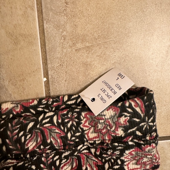 Girls Two Piece Sweater and Pants outfit - Picture 10 of 13